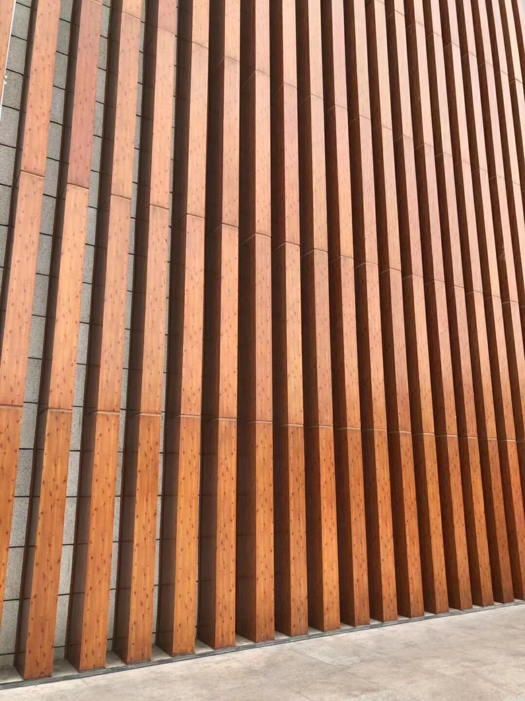 全屋整装外墙铝格栅 金属木纹铝格栅背景墙的设计与应用